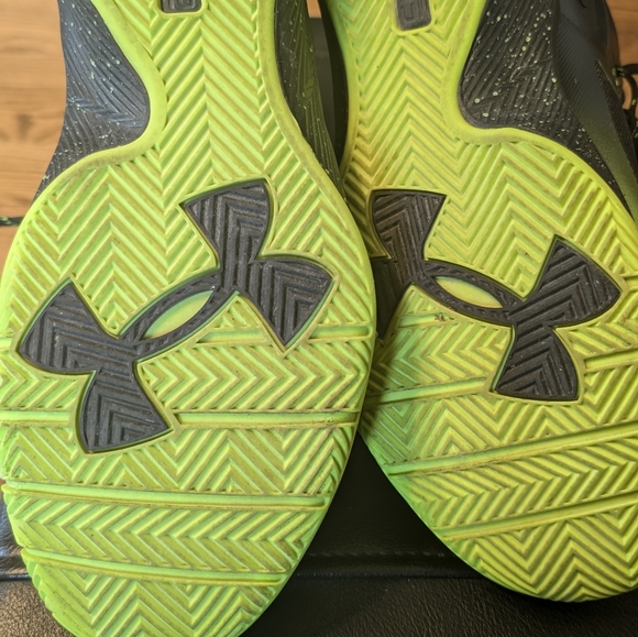 Runners.Men's size 11 ...lime green and black Under Armour - Picture 6 of 15